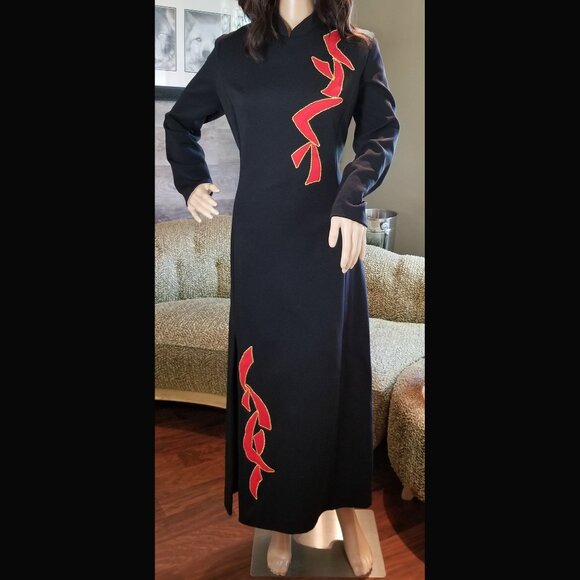 1970s Black Maxi Dress with Asian Inspired Graphics - Picture 1 of 9